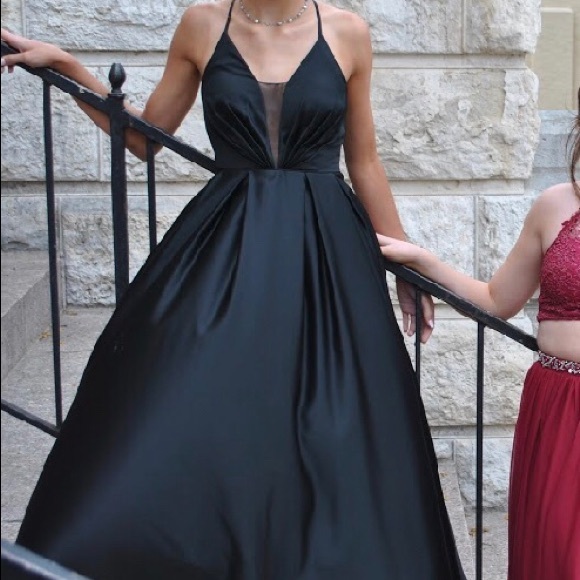 PROM DRESS SIZE 1 - Picture 4 of 4